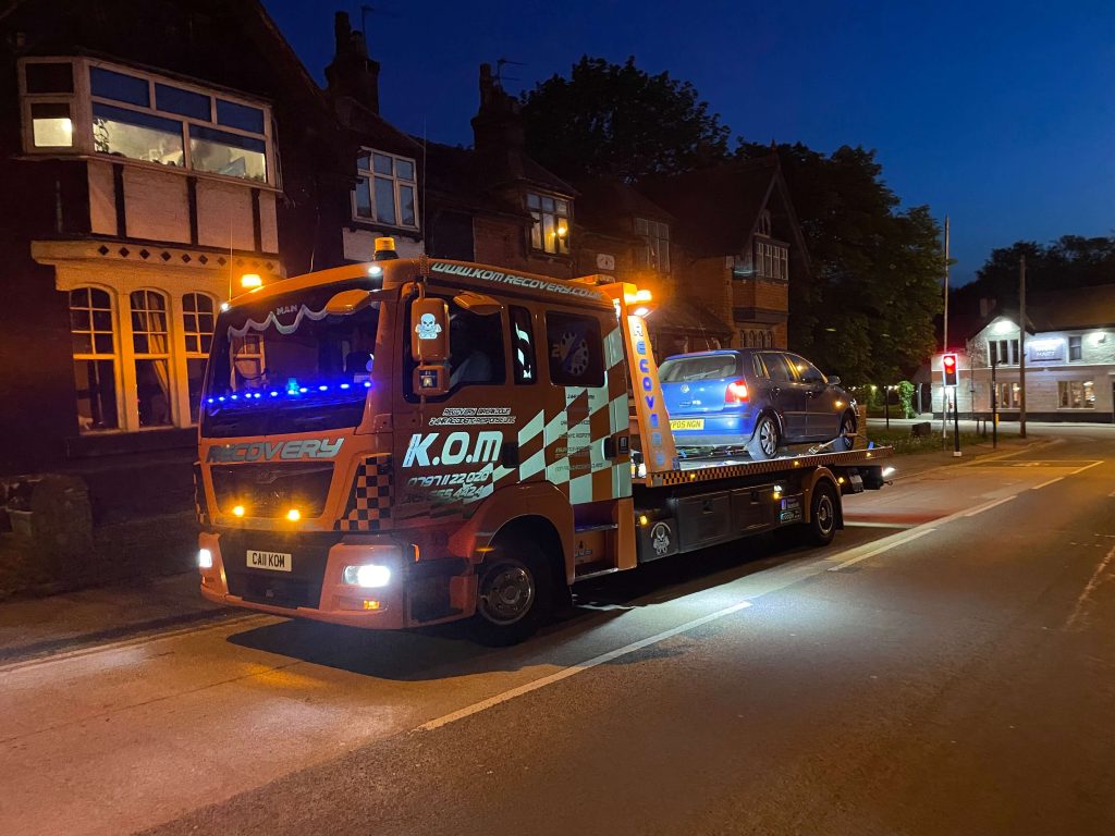 K.O.M recovery truck working at night